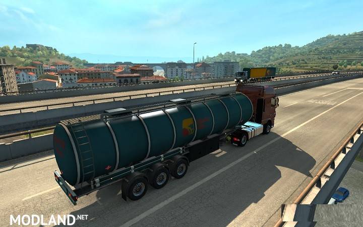 Trailers in Traffic with Skins from DLC Italy