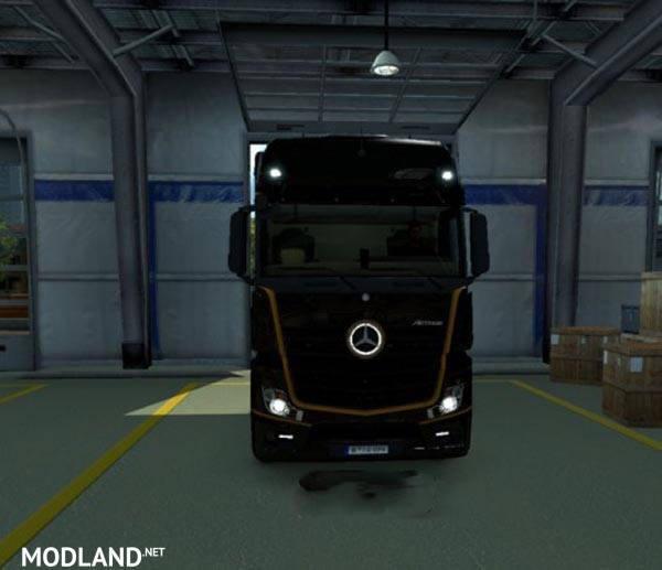 Mercedes MP4 Logo Lights
